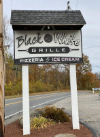 Schultz Country Store And Barnside Cafe outside