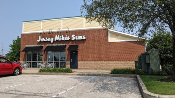 Jersey Mike's Subs outside