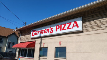 Carmen's Pizza outside