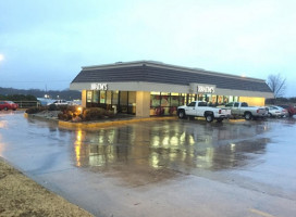 Braum's Ice Cream Dairy Store outside