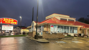 Jib Jab Hot Dog Shoppe outside