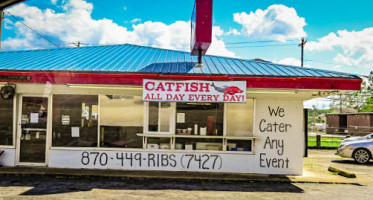 Carolyn’s Razorback Ribs food