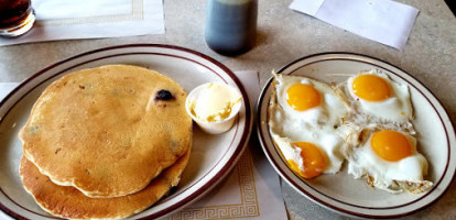 Cahills Family Pancake House food