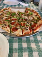 Mama Linda's Pizzeria food