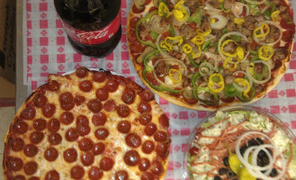 Capuano's Pizza House food