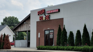 Pour House outside