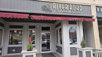 River Road Coffeehouse On The Square outside