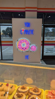 Amy's Donuts outside