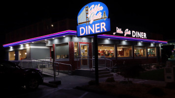Golden Gate Diner outside