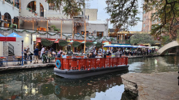 Boudro's On The River Walk food