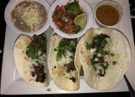 Los Tres Amigos Livonia food