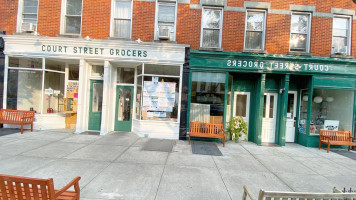 Court Street Grocers outside