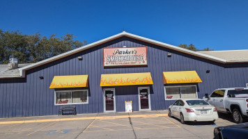 Parker's Smokehouse outside