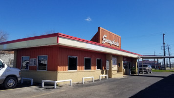 Snapka's Drive Inn outside