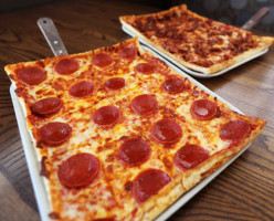 Ledo Pizza food