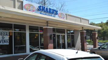 Snarf's outside