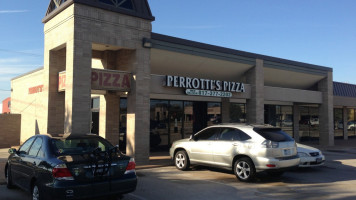 Perrotti's Pizza outside