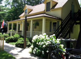 Olde Wine Cellar Bistro Bottle Shop outside