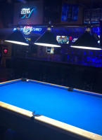 Mom's Billiards outside