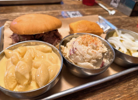 Stubb's -b-q food