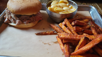 Stubb's -b-q food