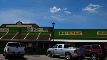 Mg's Pizza outside