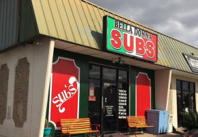 Bella Donna Subs outside