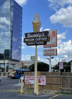 Sandy's Hamburgers outside