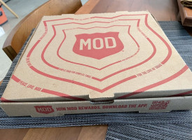 Mod Pizza food