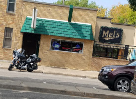 Mel's Midtowner Sports Patio outside