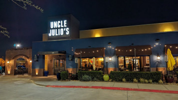 Uncle Julio's Arlington outside