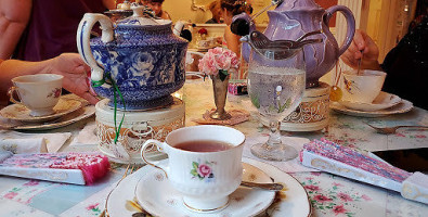 Calabash Garden Tea Room Gift Shop food