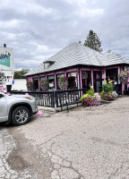 Betty's Diner outside