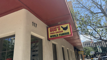 Gus’s World Famous Fried Chicken outside