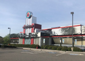 Silver Diner outside