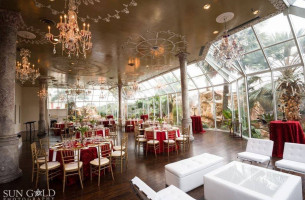 Old San Francisco Steak House inside