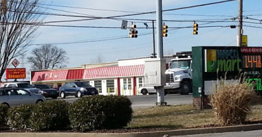 Center Point Barbecue outside