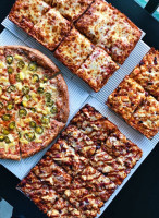 Jet's Pizza food