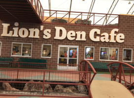 Lion's Den Café food