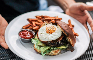 The Treehouse At Oyster Club food