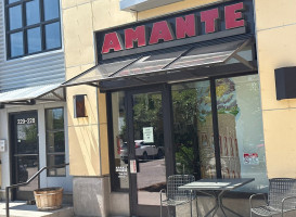 Amante Coffee (uptown Broadway) inside