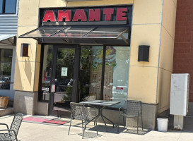 Amante Coffee (uptown Broadway) inside