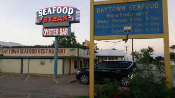 Baytown Seafood outside