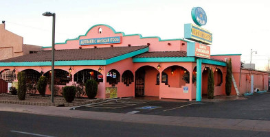 Fiesta Mexicana outside