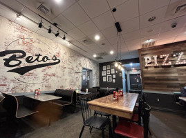 Beto's Pizza inside