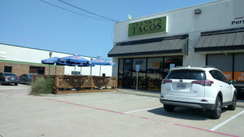 Tranky's Tacos outside