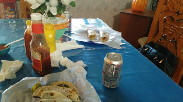 Retama Burger Lunch Stand food