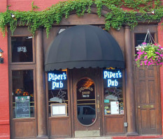 Piper's Pub food