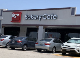 85c Bakery Cafe Richardson outside