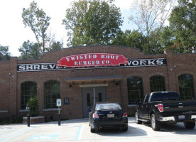 Twisted Root Burger Co outside